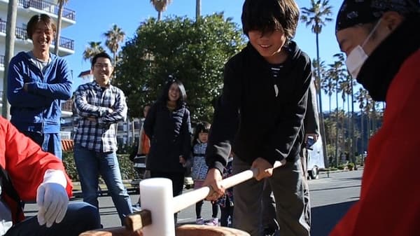 Mochi-Pounding