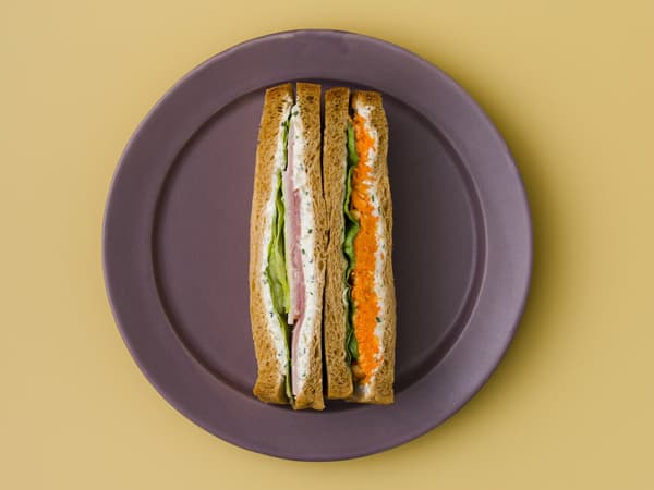 北海道奶油奶酪和日式去骨火腿 650 日元 / Butz Sandwich