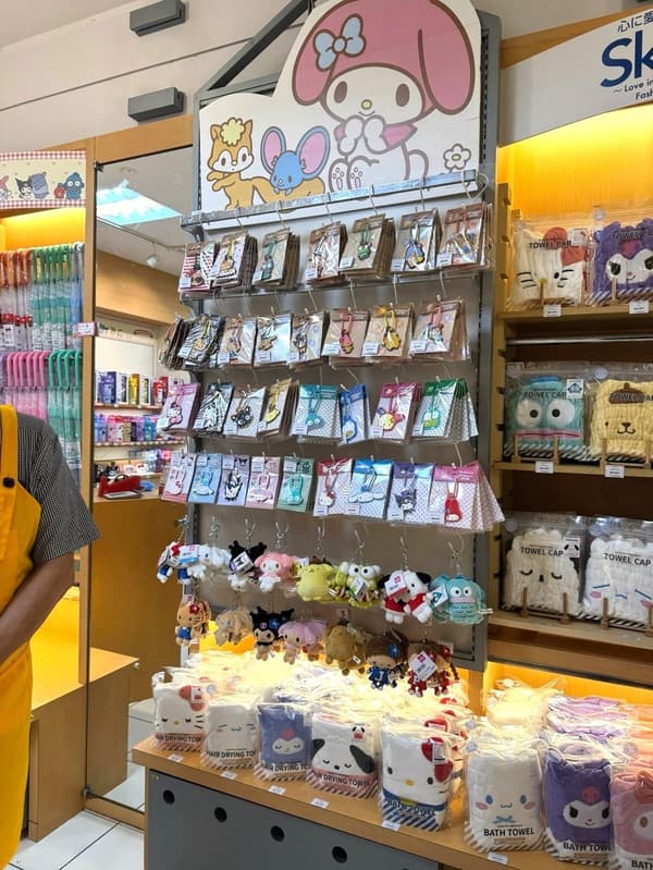 Barang karakter di Skater POP UP SHOP