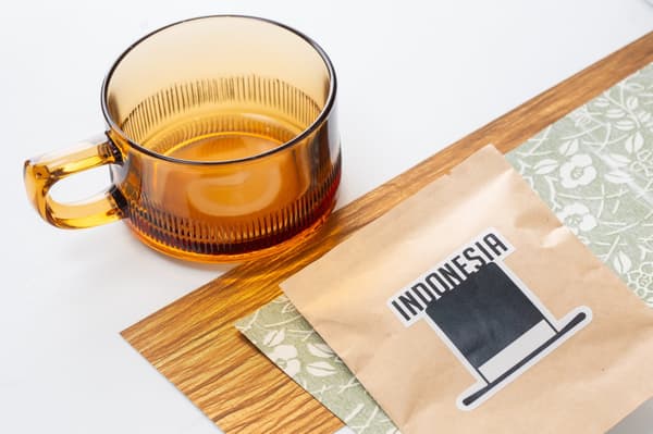 广田硝子的玻璃杯与Sumida Coffee的滤挂式咖啡