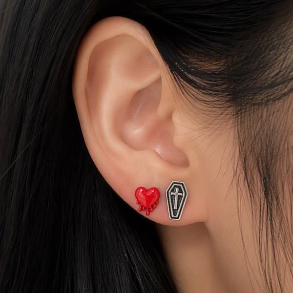 Set enam anting tusuk dari seri Gothcore