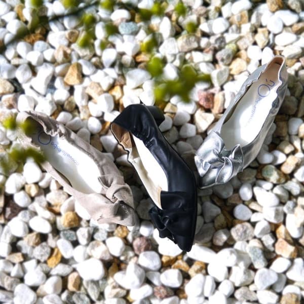 Zapatos nouvelleRobe Oú con cinta asimétrica