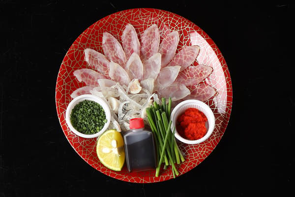 Sashimi ikan buntal harimau alami (22 cm), gambar item pesan bawa yang memenuhi syarat, satu porsi