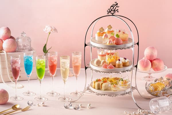Bijou Peach Afternoon Tea (with a Fan-Choice Drink) — ¥7,400 (tax included)