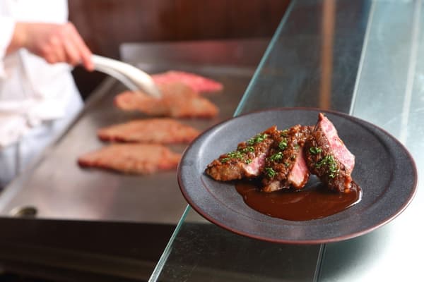 国产牛肉夏里亚宾牛排配八丁味噌酱