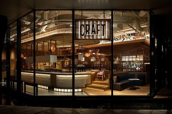 Espacio de comedor de The CRAFT Bar and Grill