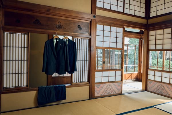 夏季丝光羊毛细格纹夹克 ¥59,400 / 长裤 ¥30,800（含税）