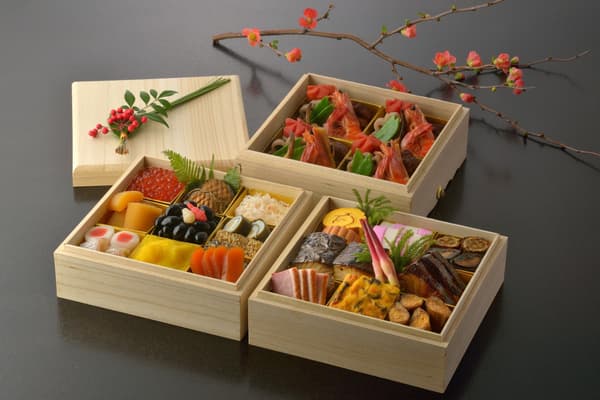 Contenido del osechi de tres niveles