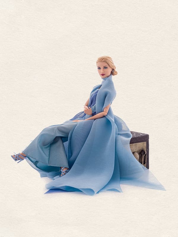 Grace kelly with Joseon Tabaco box