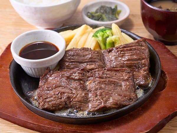 소 안창살 스테이크 정식 (150g) 1,290엔(세금 포함)