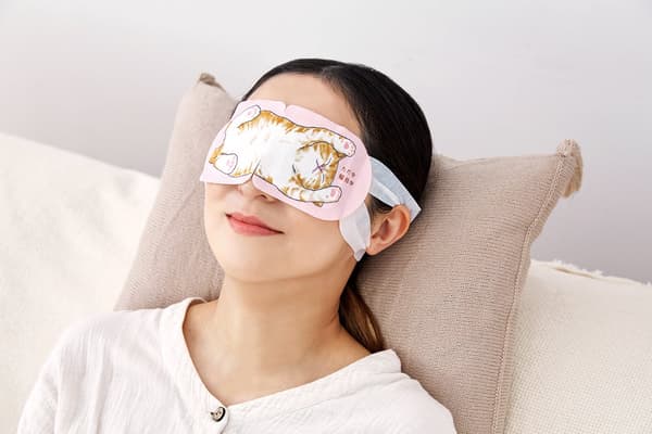 展示小玉、小黑和小麦三种猫咪设计