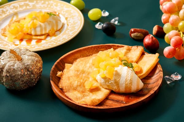Caramel apple crêpe, an autumn-only flavor