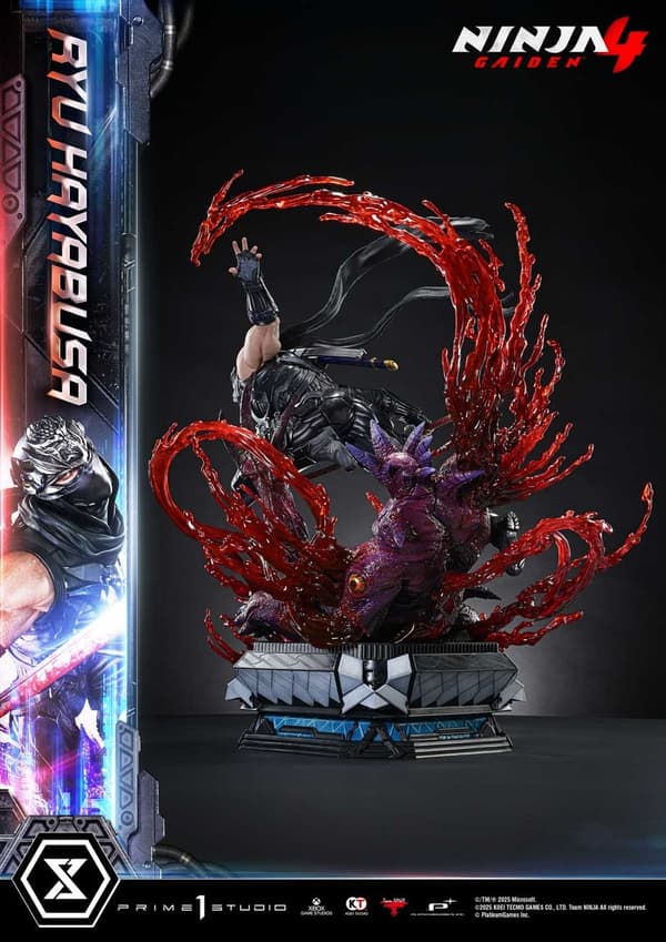 Detalle de la base de la estatua de Ryu Hayabusa
