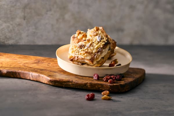 Cream Cheese and Rum Raisin Sandwich