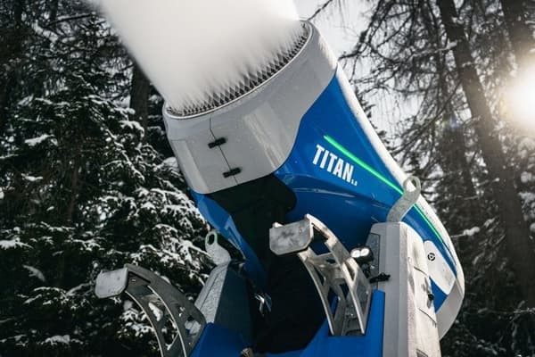 栂池高原滑雪場的造雪機