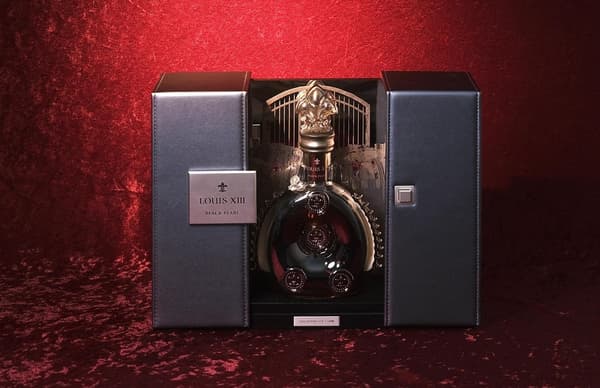 Lot 76 Black Pearl: 1,200,000 yen (lower estimate) to 1,600,000 yen