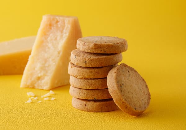 Cheese & Black Pepper Cookie