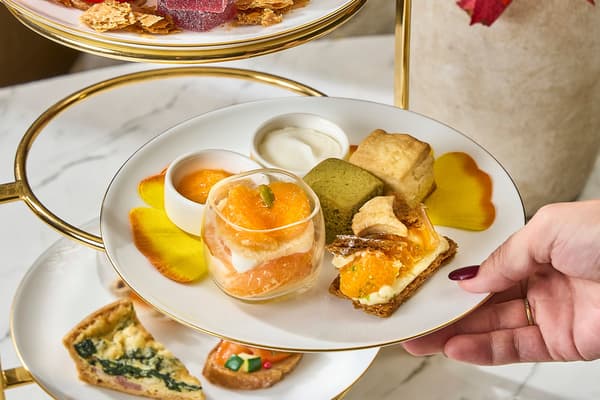 Tingkat tengah dari Autumn Harvest Afternoon Tea