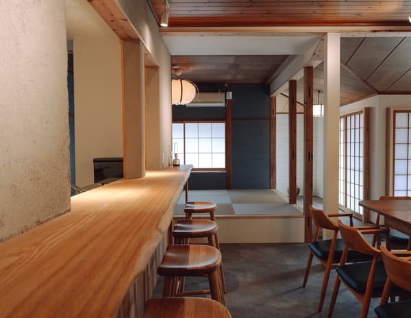 寬敞的櫃檯式吧台