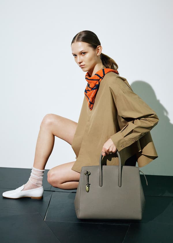 Jolie light shrink（L）¥59,400 H/30.5 × W/ (upper)36 (lower) 40× D/ 14.5 cm