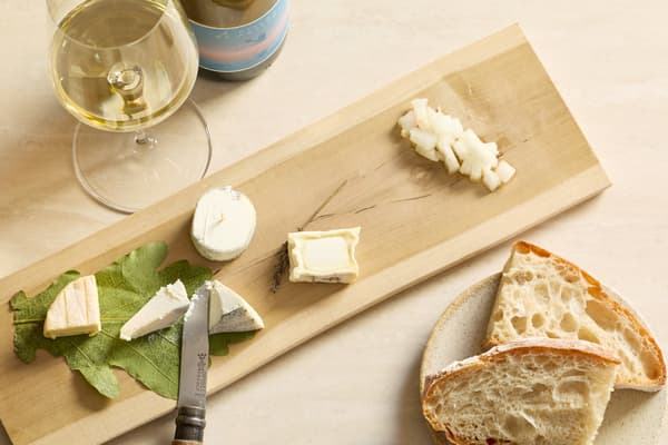 Cheese Platter: 3 varieties 1,500 yen, 4 varieties 2,500 yen, 5 varieties 5,000 yen