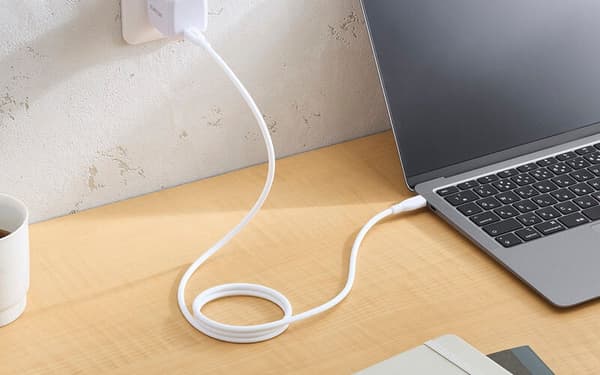 Silicone material resists tangling and is easy to handle