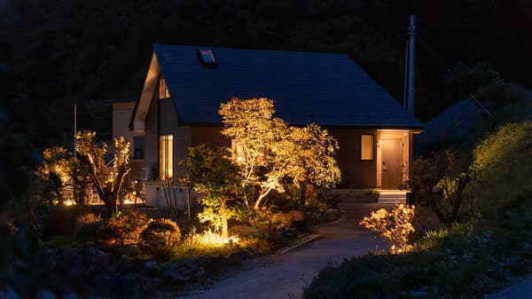 Eksterior vila di malam hari