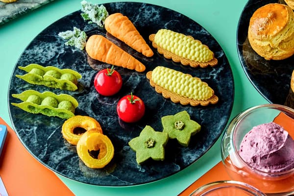 Petit fours tingkat atas