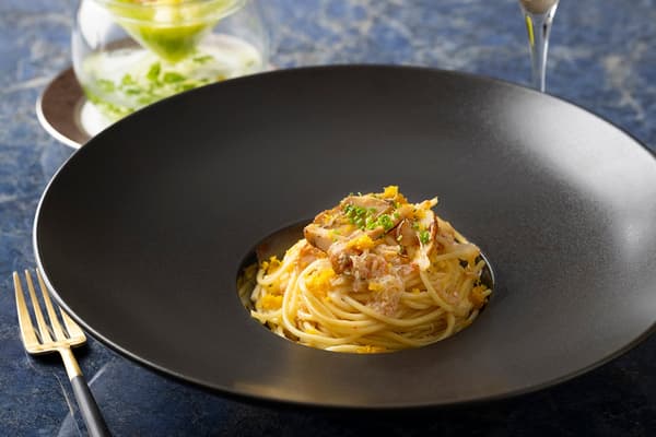 Pasta: Cangrejo de las nieves y setas matsutake en salsa de vino blanco, con bottarga (imagen)