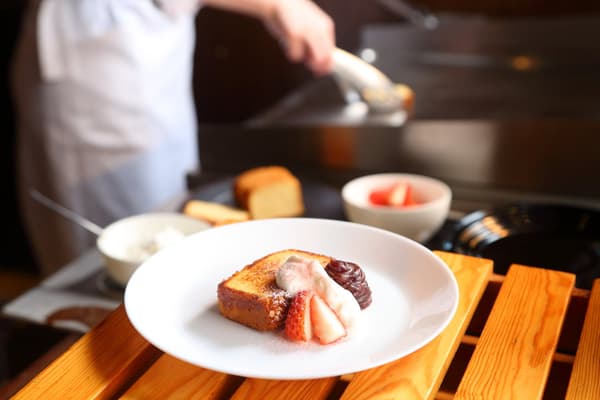 三河味淋风味红豆黄油烤卡斯提拉配草莓