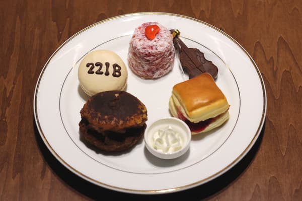 Sweets and savoury items