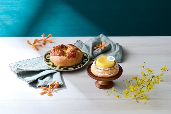 Café Tostina 的綠咖哩法國麵包與芒果布丁丹麥酥