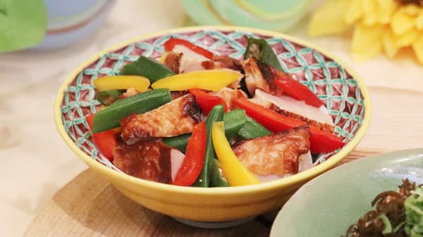 幼鸡配夏日蔬菜腌渍料理