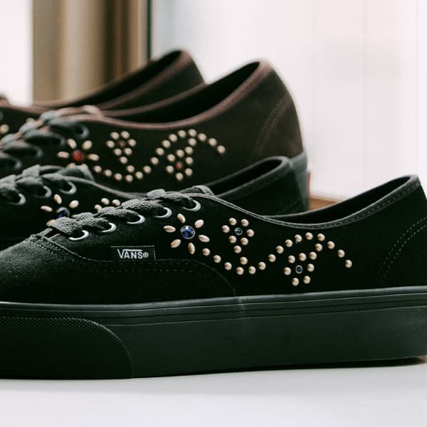 Authentic Studs con tachuelas de motivos florales
