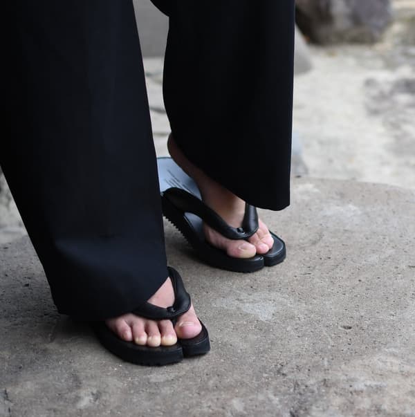 Split-toe tabi sole