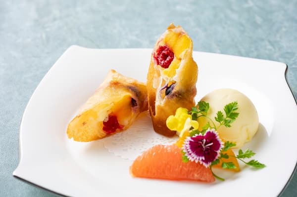 Ice cream and fruit chilled spring rolls