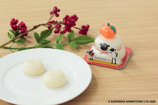 Shaun the Sheep Kagami Mochi next to two round mochi on a plate