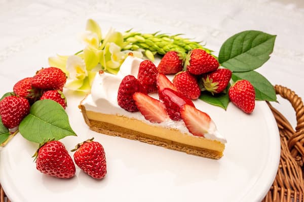 草莓和卡仕达布丁挞