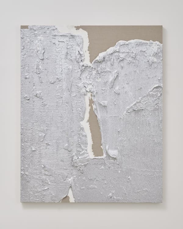 참고 작품: Untitled, 2023 — 아크릴, 스프레이 페인트, 알루미늄 페인트, 캔버스에 패널 마운트, 162.0 x 130.0 cm — 사진: 사카모토 오사무, © Yutaka Aoki, Courtesy of KOSAKU KANECHIKA