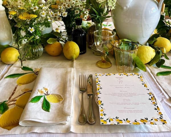 Gigi系列，为巴黎热门餐厅Gigi开发，现已向公众发售。玻璃杯 6,600日元起（含税）