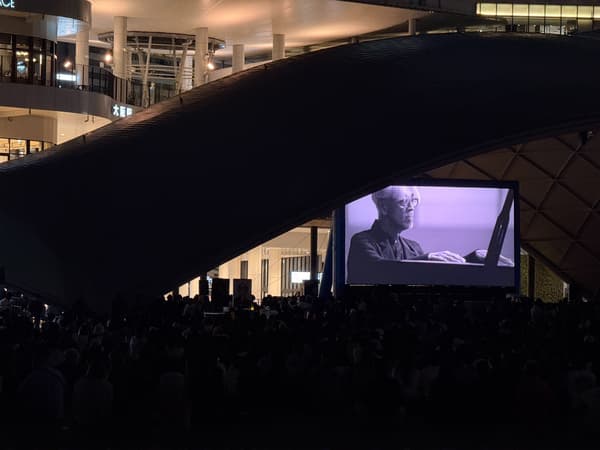 A scene from Ryuichi Sakamoto | Opus shown on an outdoor screen (image)