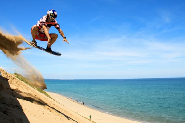 Sandboarding en las dunas de Tottori