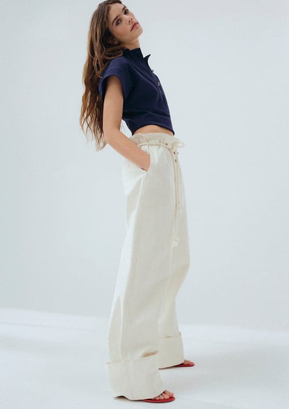 H&M 스튜디오: 폴로 셔츠 ¥5,499 / 팬츠 ¥9,999