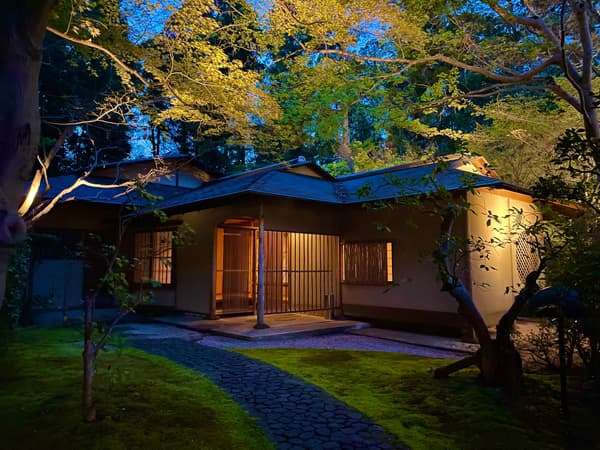 Saryo, a sukiya-zukuri building in the hotel's Japanese garden