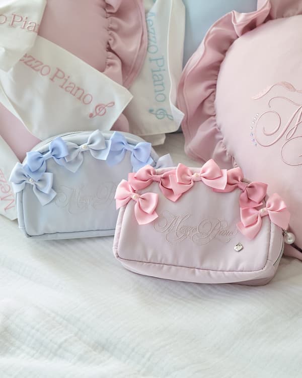 Random Ribbon Satin Pouch and Room Socks