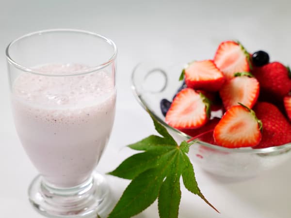Hokkaido strawberry and haskap smoothie