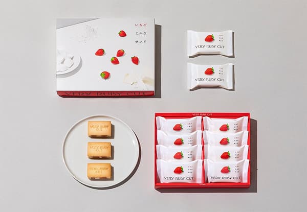 草莓牛奶夹心饼干（8 枚装）