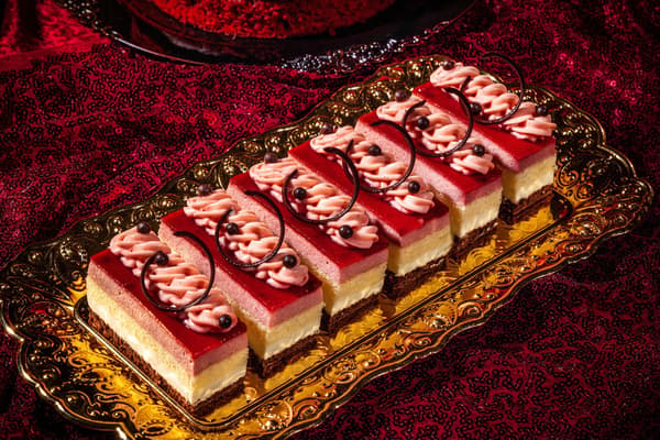 An Arabesque Melody cake with vanilla and berry mousse