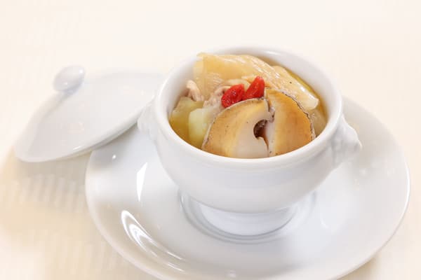 中國料理「La voûte」- 噴火灣蝦夷鮑魚魚翅燉湯：¥3,509