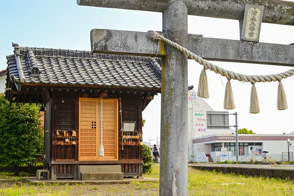 미나모토노 요시타카를 모시는 시미즈 하치만구 신사